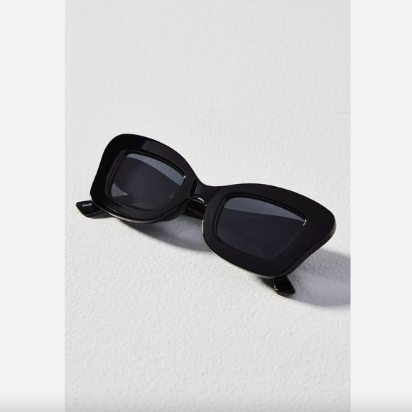 NWT ANTHROPOLOGIE EYEKING BUTTER CATEYE SUNGLASSES - Picture 1 of 2